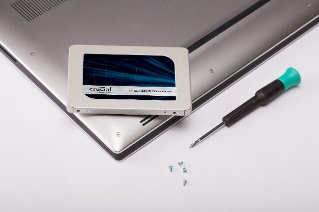Crucial 500GB CT500MX500SSD1 560MB/s 2.5-Inch Solid State Drive